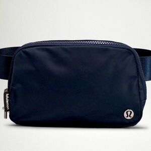 NWT Lululemon Everywhere 1L Belt bag/ Crossbody bag Navy